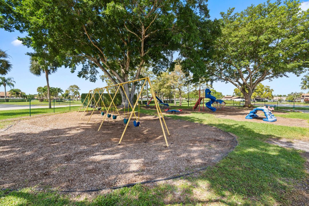 For Sale: $485,000 (3 beds, 2 baths, 1276 Square Feet)