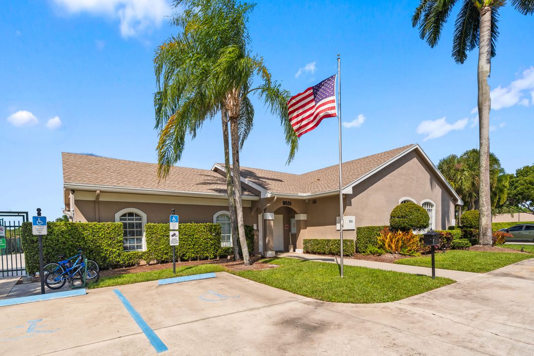 For Sale: $485,000 (3 beds, 2 baths, 1276 Square Feet)