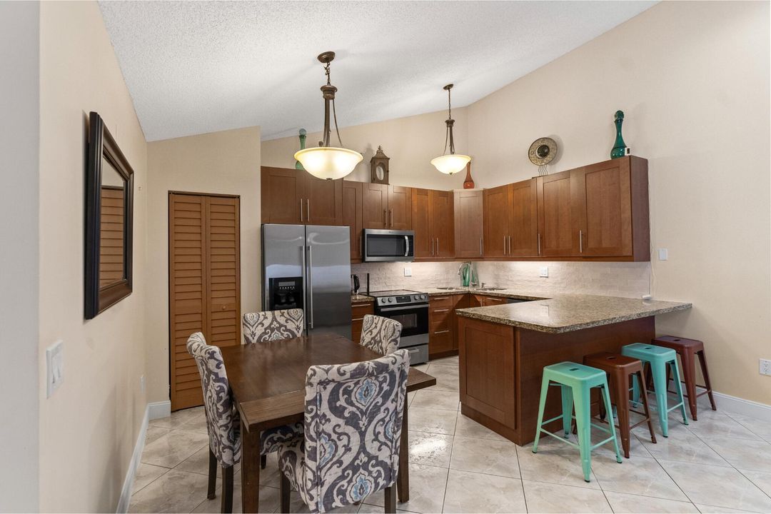 For Sale: $485,000 (3 beds, 2 baths, 1276 Square Feet)