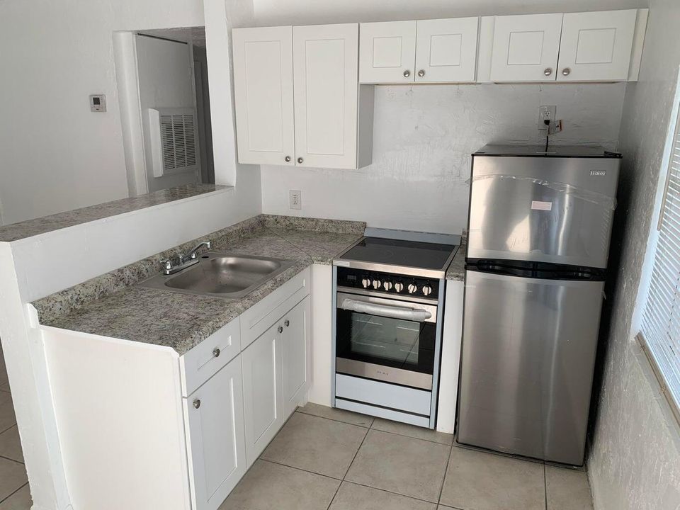 For Rent: $1,650 (2 beds, 1 baths, 3504 Square Feet)