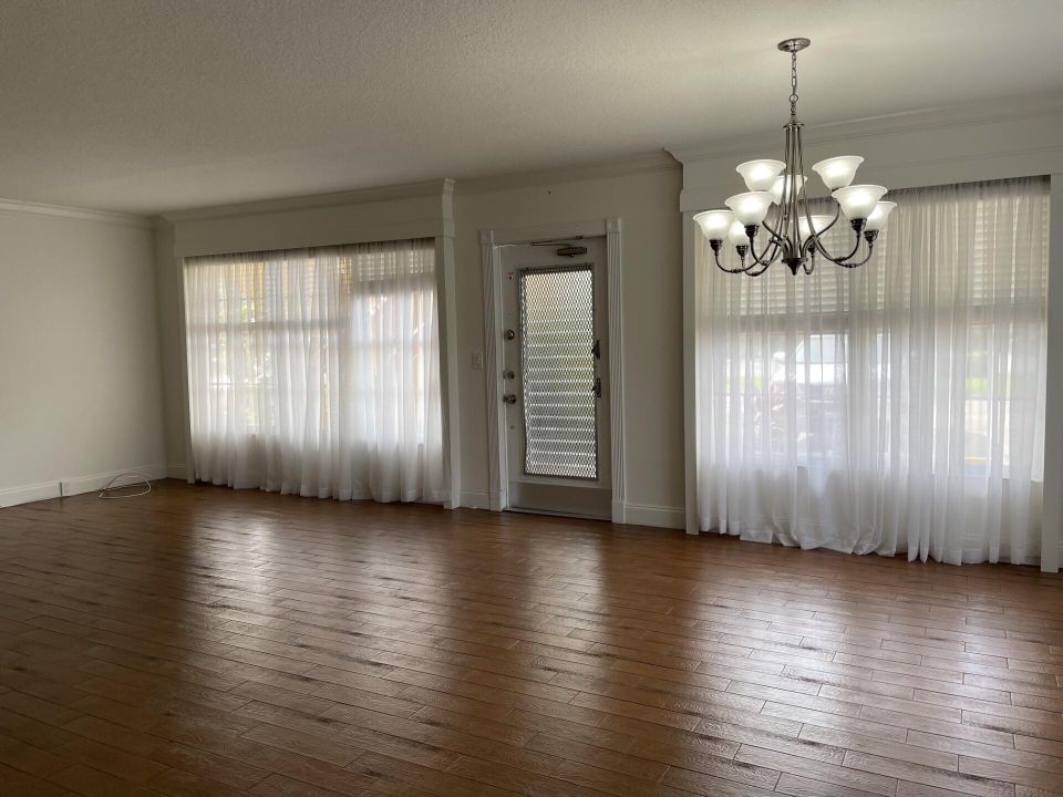 Active With Contract: $2,150 (2 beds, 2 baths, 1062 Square Feet)