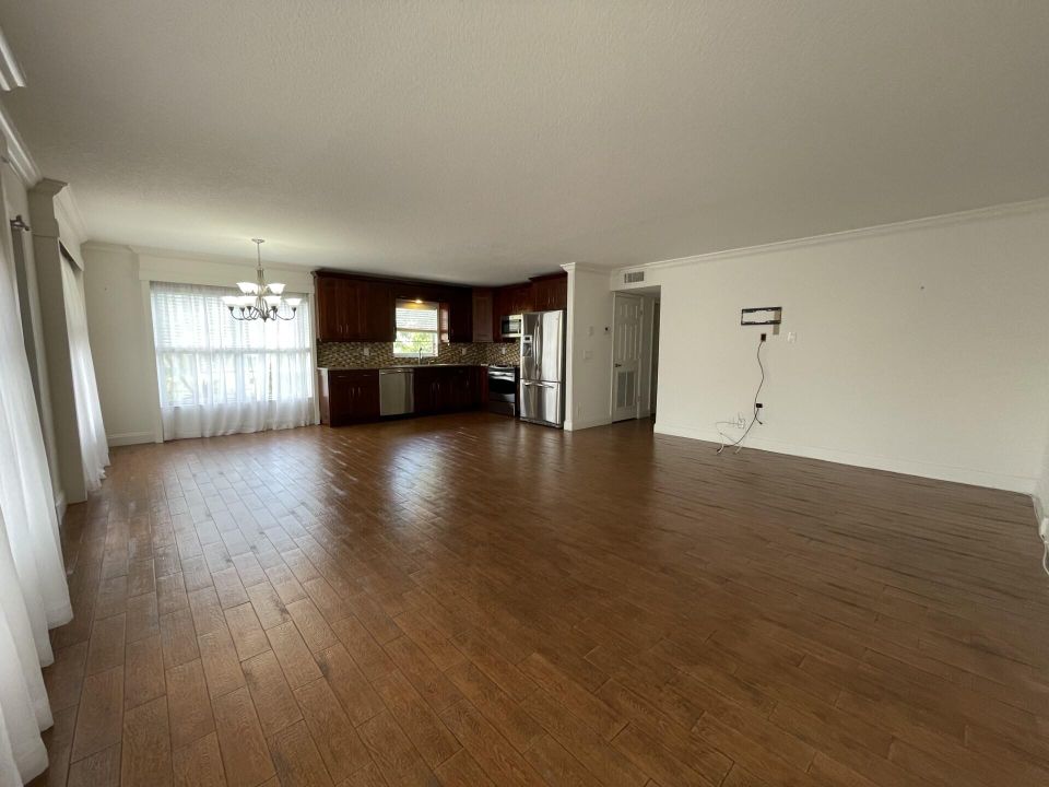 Active With Contract: $2,150 (2 beds, 2 baths, 1062 Square Feet)