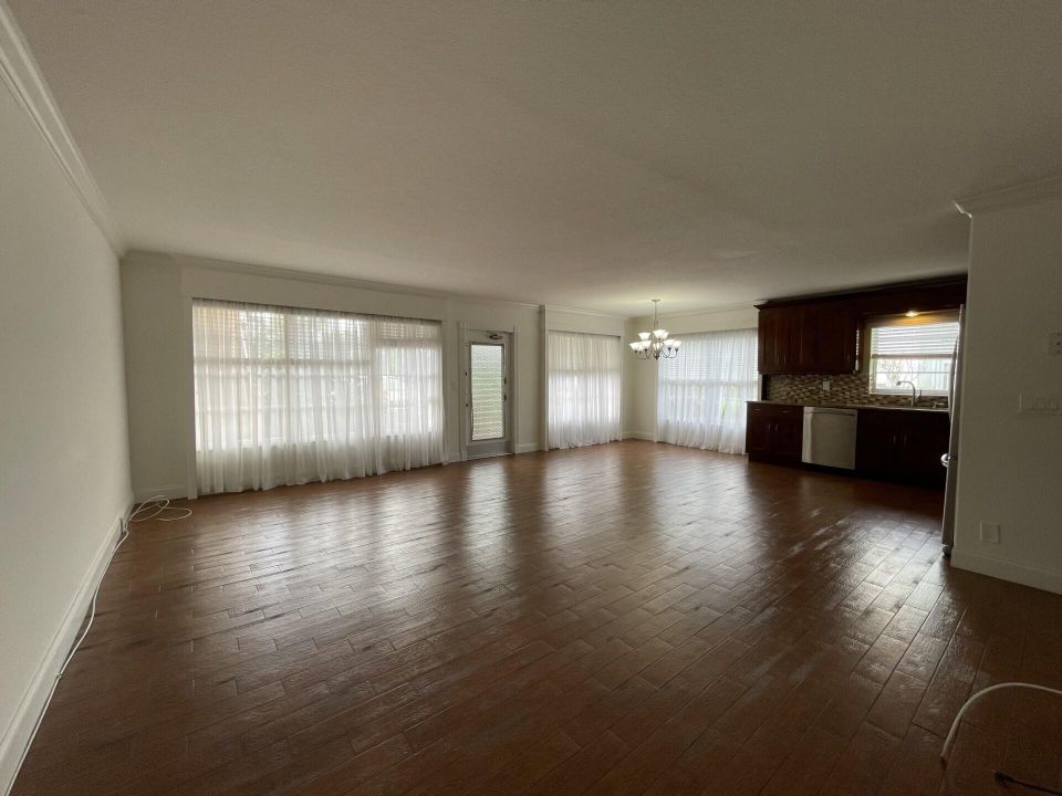 Active With Contract: $2,150 (2 beds, 2 baths, 1062 Square Feet)