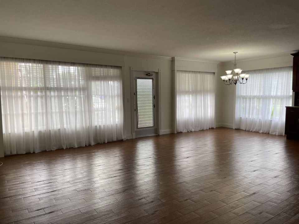 Active With Contract: $2,150 (2 beds, 2 baths, 1062 Square Feet)