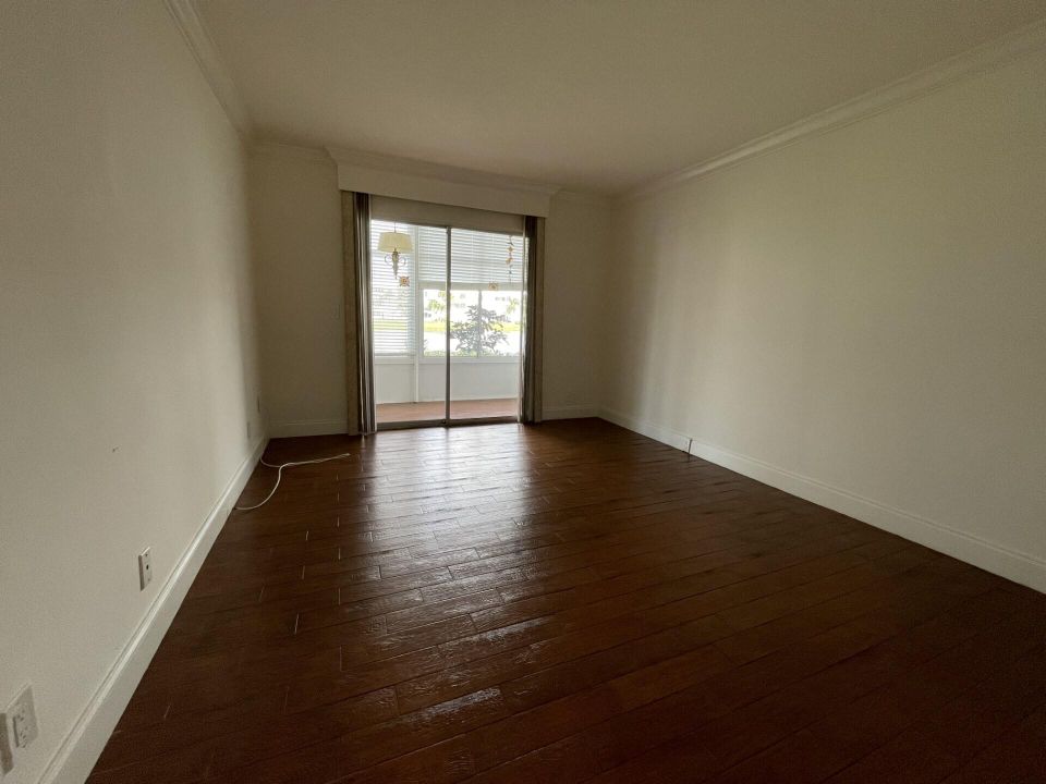 Active With Contract: $2,150 (2 beds, 2 baths, 1062 Square Feet)