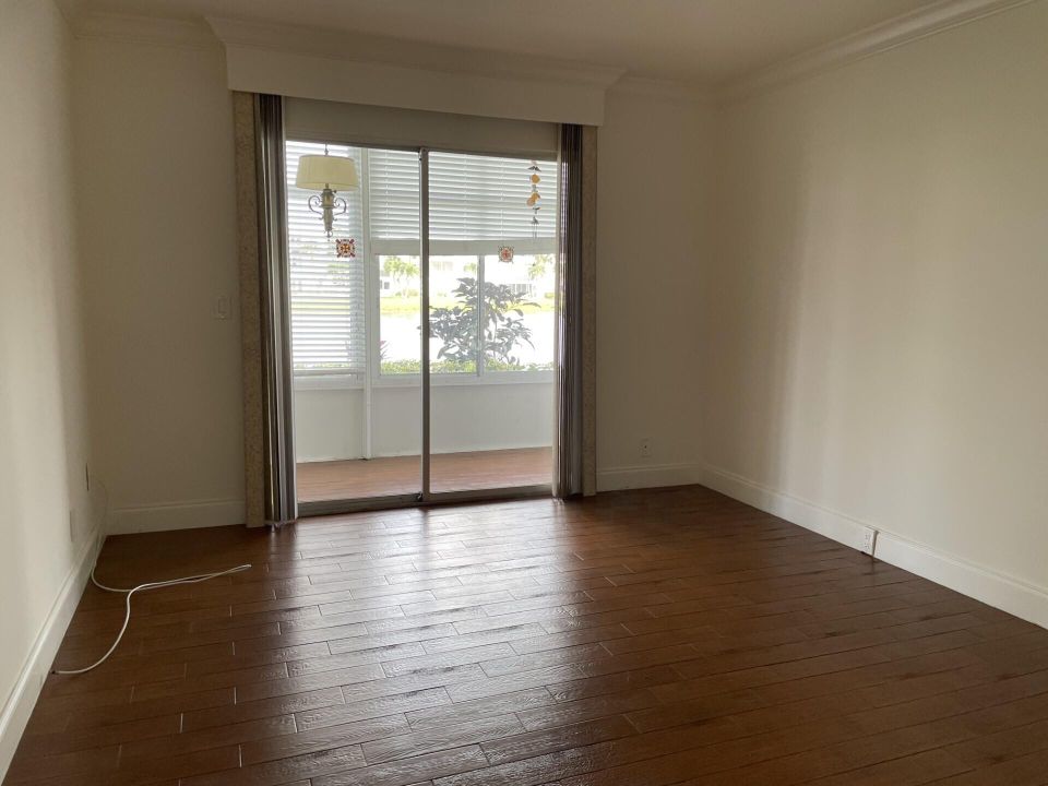 Active With Contract: $2,150 (2 beds, 2 baths, 1062 Square Feet)