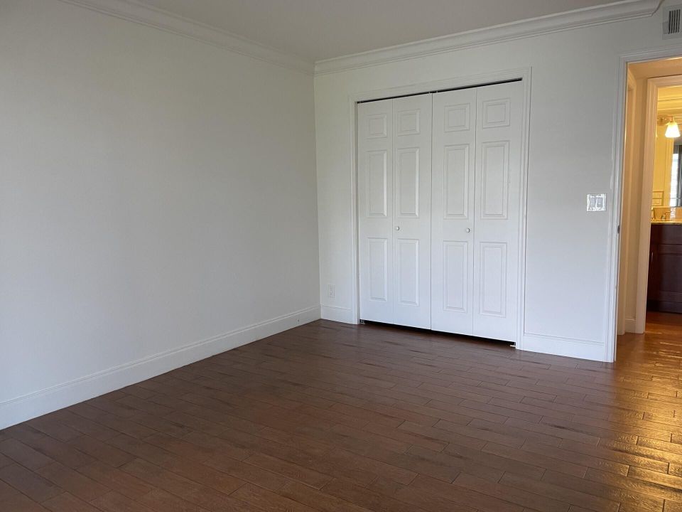 Active With Contract: $2,150 (2 beds, 2 baths, 1062 Square Feet)