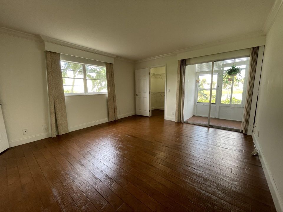 Active With Contract: $2,150 (2 beds, 2 baths, 1062 Square Feet)