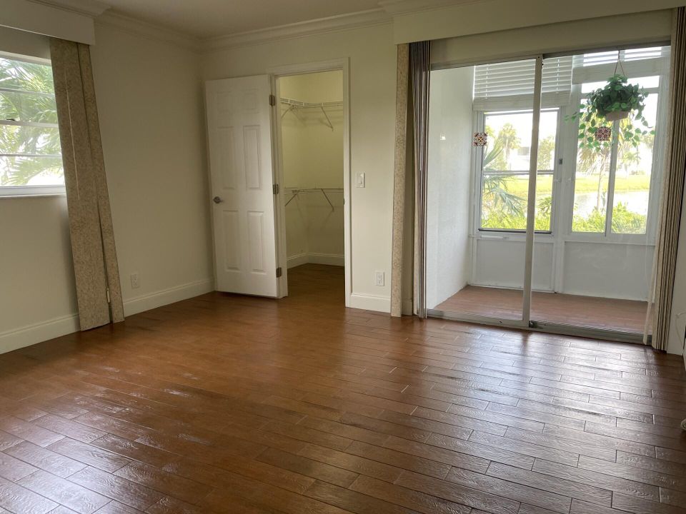 Active With Contract: $2,150 (2 beds, 2 baths, 1062 Square Feet)