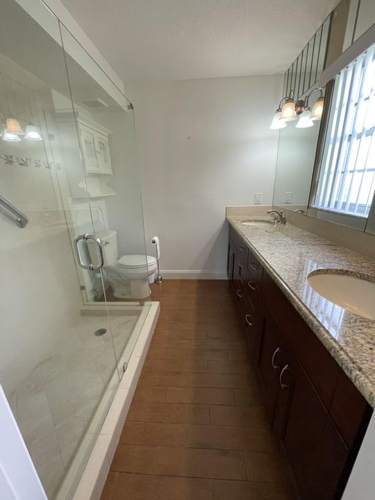 Active With Contract: $2,150 (2 beds, 2 baths, 1062 Square Feet)