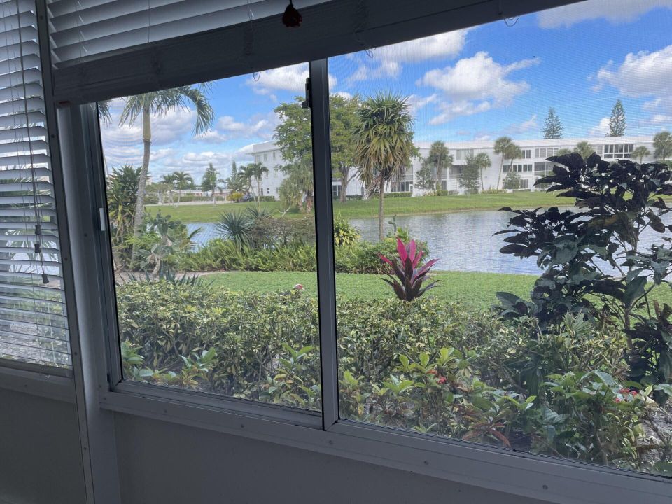 Active With Contract: $2,150 (2 beds, 2 baths, 1062 Square Feet)