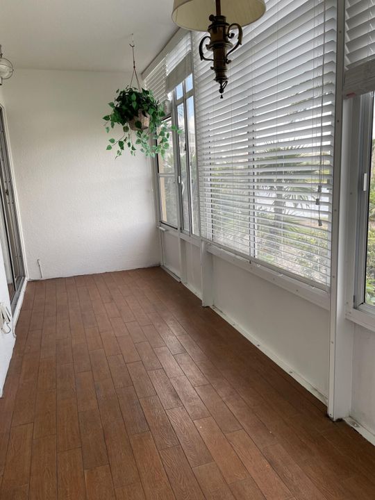 Active With Contract: $2,150 (2 beds, 2 baths, 1062 Square Feet)