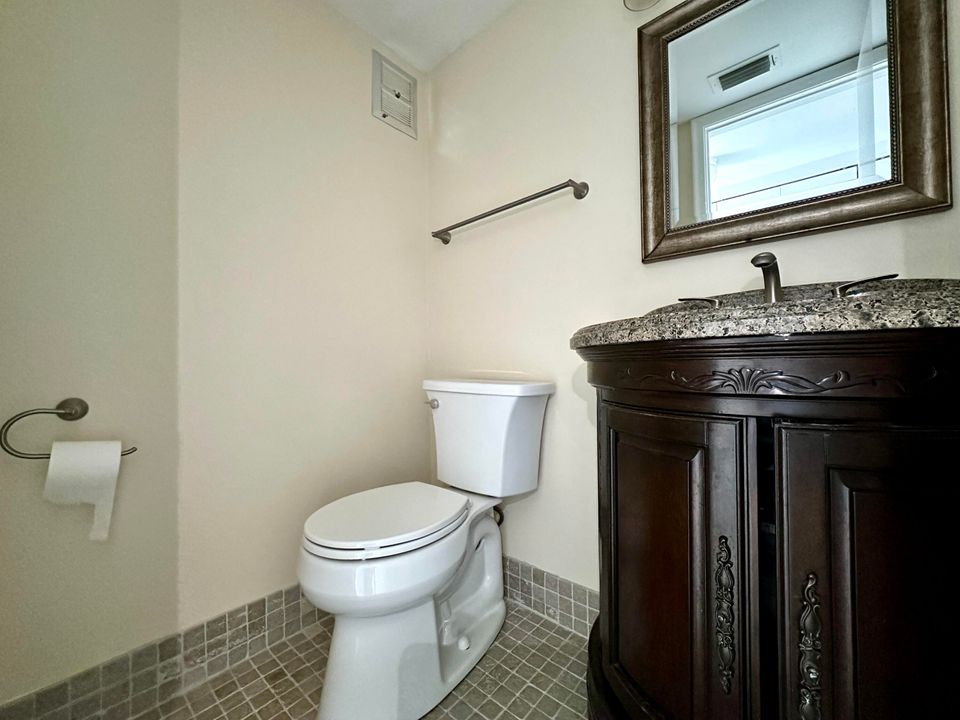 For Sale: $89,000 (1 beds, 1 baths, 684 Square Feet)