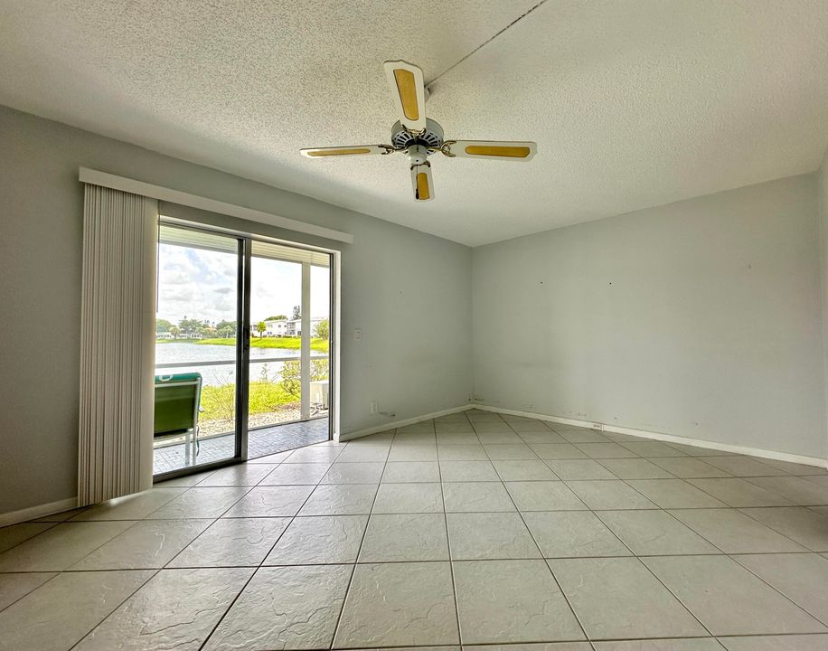 For Sale: $89,000 (1 beds, 1 baths, 684 Square Feet)