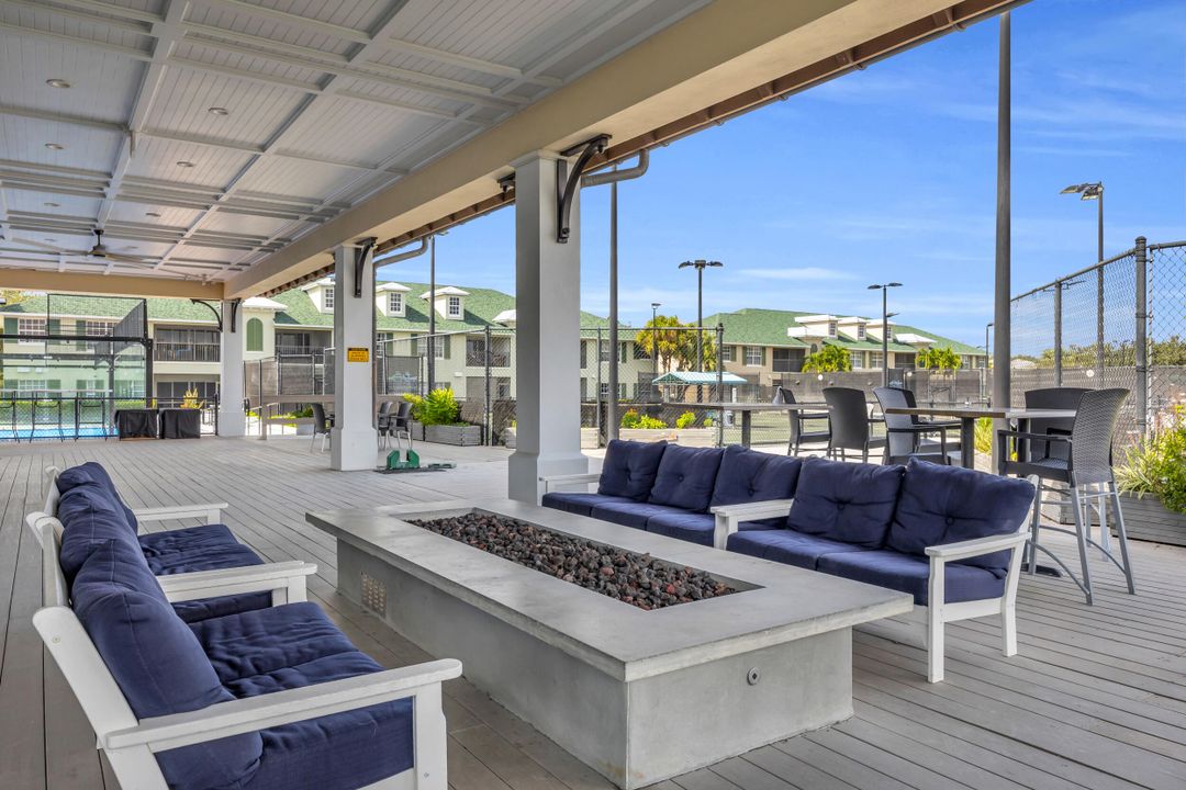 Activo con contrato: $484,000 (3 camas, 2 baños, 1959 Pies cuadrados)