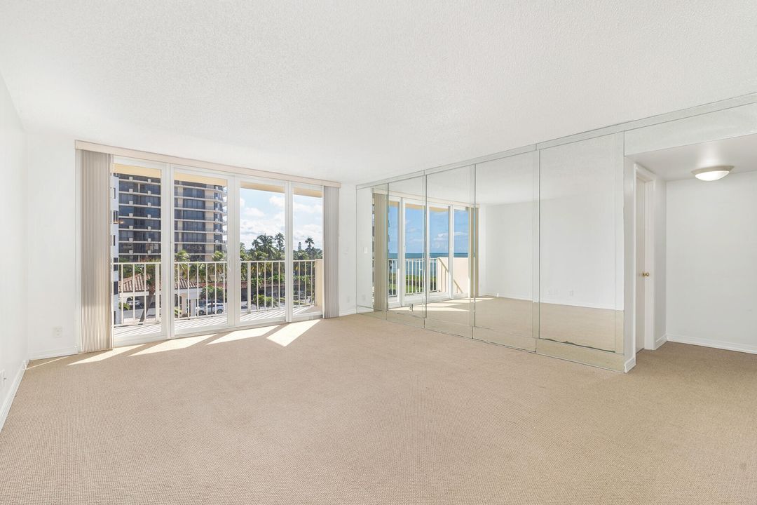 Active With Contract: $2,750 (2 beds, 2 baths, 1247 Square Feet)