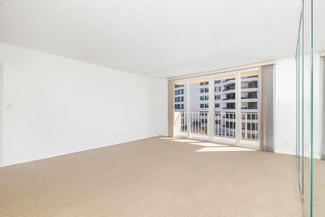 Active With Contract: $2,750 (2 beds, 2 baths, 1247 Square Feet)