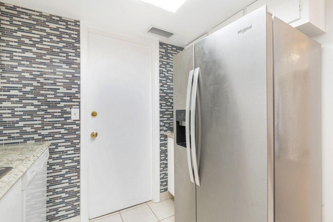 Active With Contract: $2,750 (2 beds, 2 baths, 1247 Square Feet)