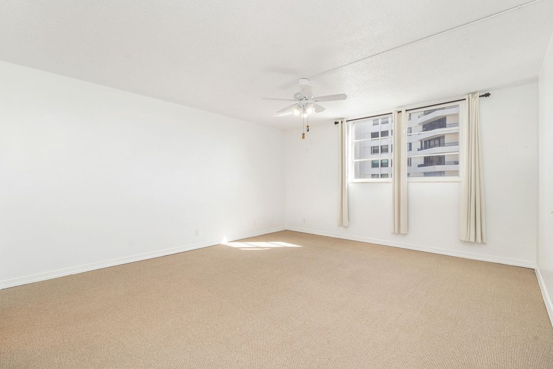 Active With Contract: $2,750 (2 beds, 2 baths, 1247 Square Feet)