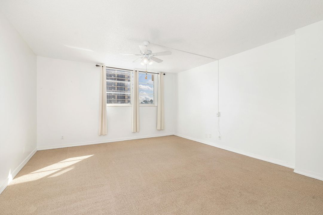 Active With Contract: $2,750 (2 beds, 2 baths, 1247 Square Feet)