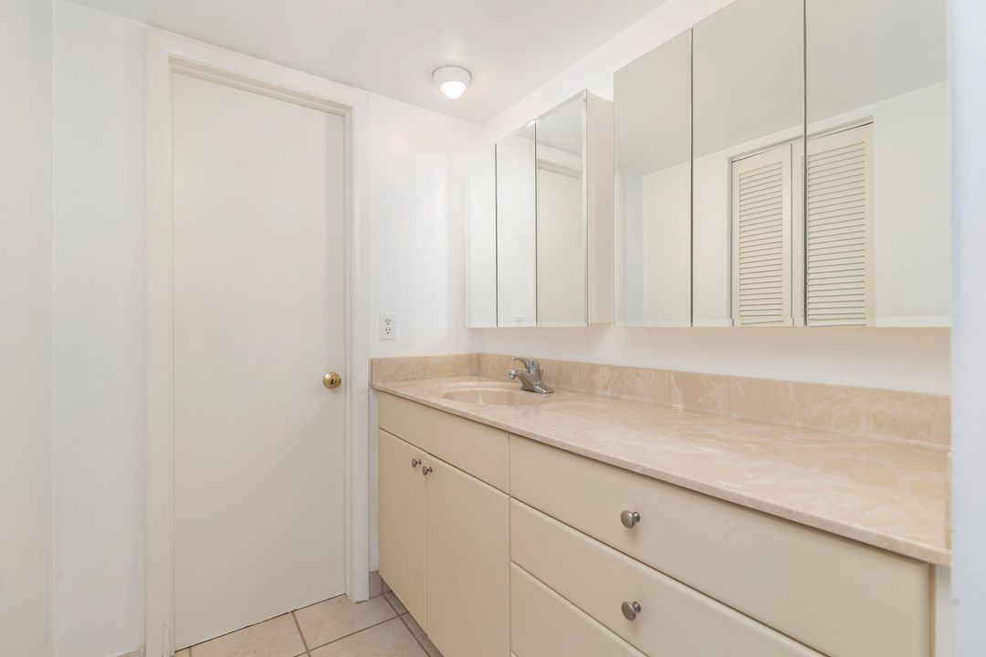 Active With Contract: $2,750 (2 beds, 2 baths, 1247 Square Feet)