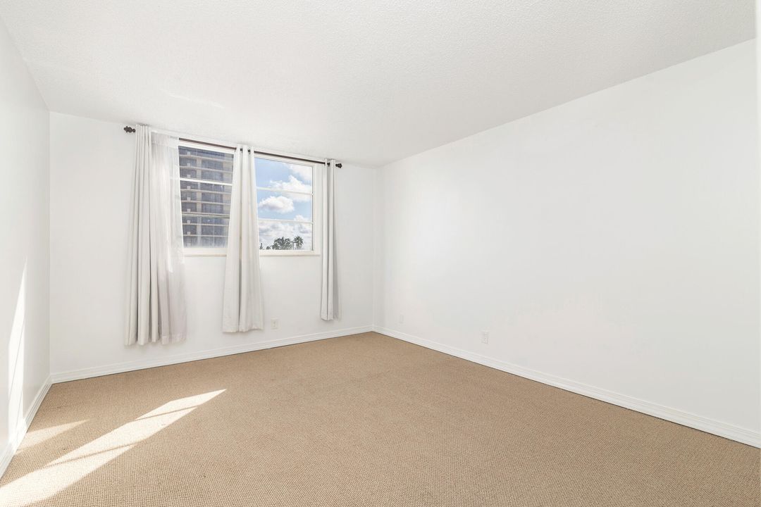 Active With Contract: $2,750 (2 beds, 2 baths, 1247 Square Feet)