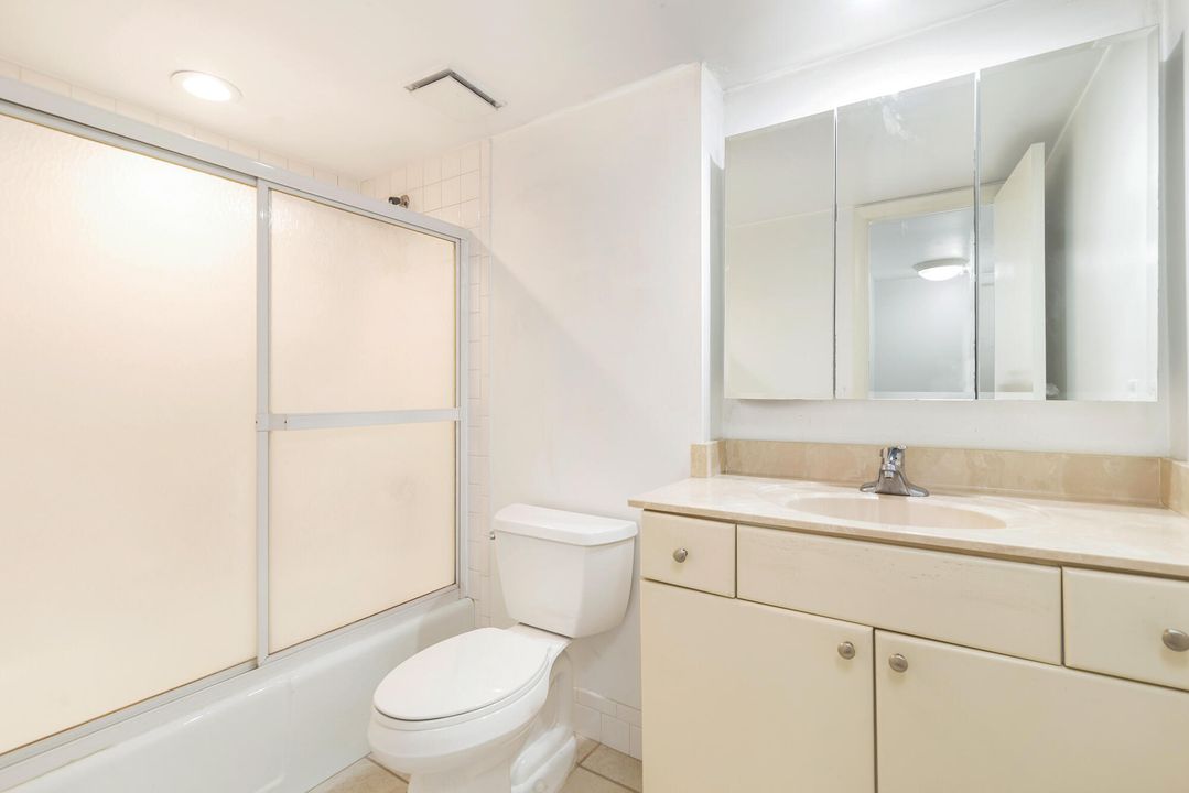 Active With Contract: $2,750 (2 beds, 2 baths, 1247 Square Feet)