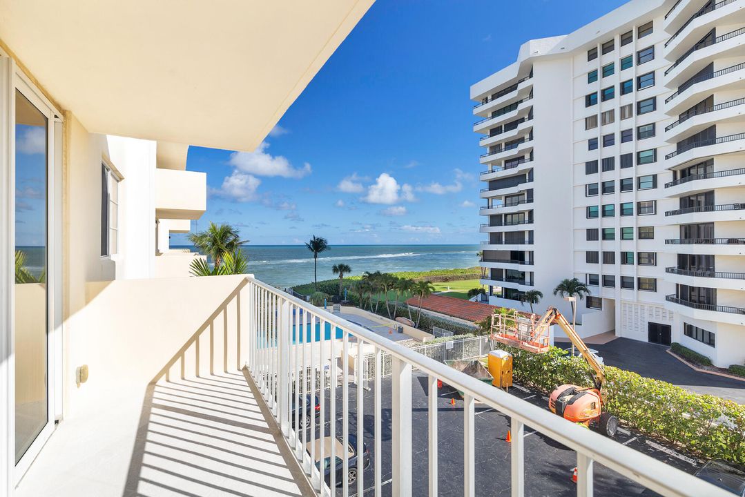 Active With Contract: $2,750 (2 beds, 2 baths, 1247 Square Feet)