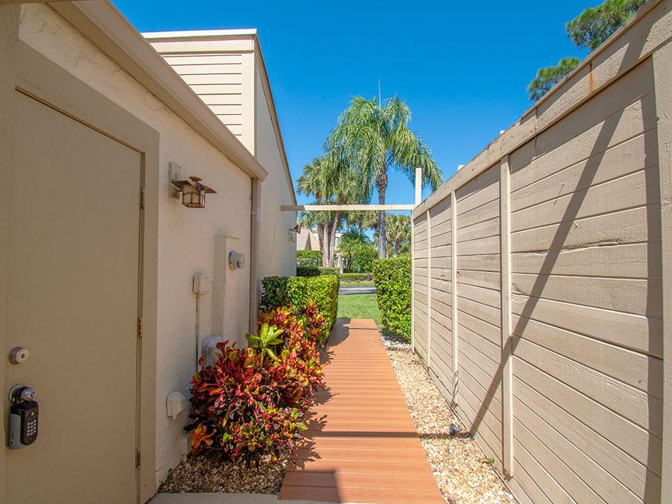 На продажу: $475,000 (3 спален, 3 ванн, 1713 Квадратных фут)