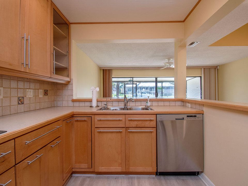 На продажу: $475,000 (3 спален, 3 ванн, 1713 Квадратных фут)