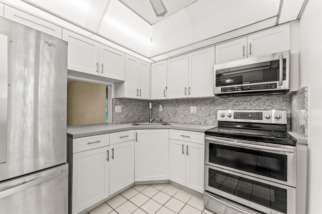 For Sale: $64,900 (1 beds, 1 baths, 660 Square Feet)