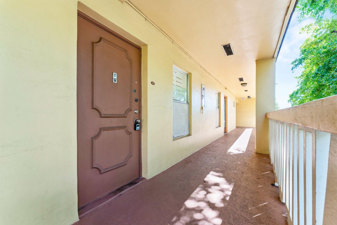 For Sale: $64,900 (1 beds, 1 baths, 660 Square Feet)