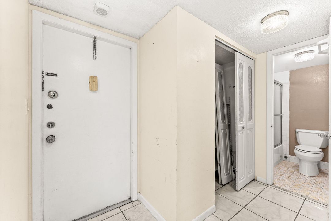 For Sale: $64,900 (1 beds, 1 baths, 660 Square Feet)