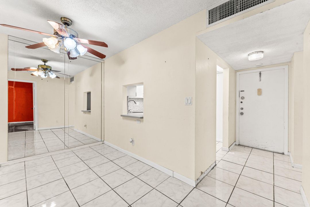 For Sale: $64,900 (1 beds, 1 baths, 660 Square Feet)