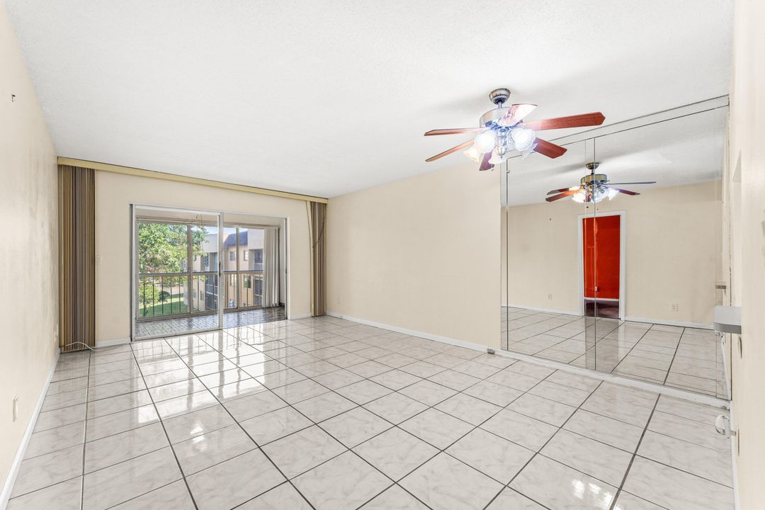 For Sale: $64,900 (1 beds, 1 baths, 660 Square Feet)