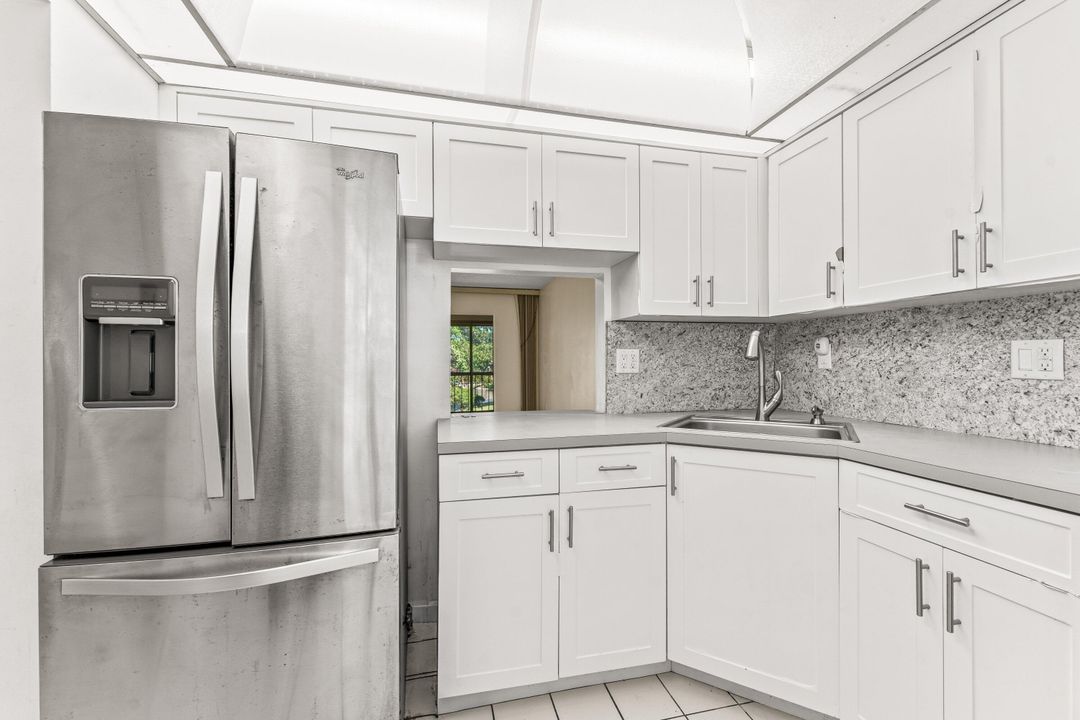 For Sale: $64,900 (1 beds, 1 baths, 660 Square Feet)