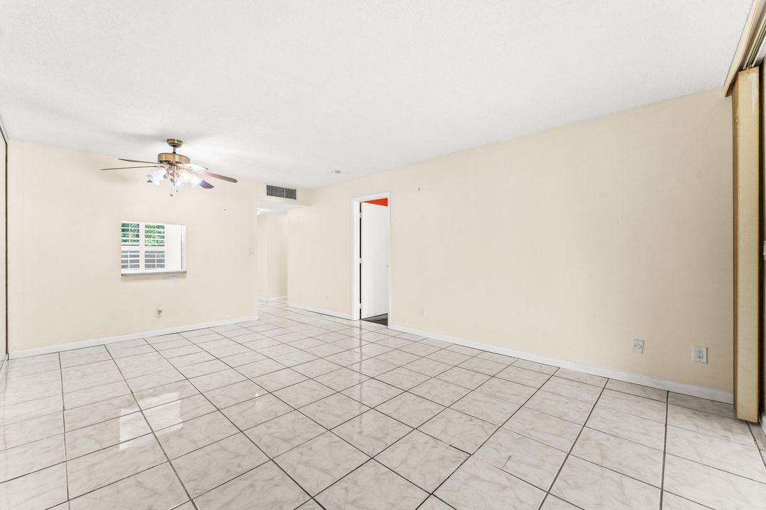 For Sale: $64,900 (1 beds, 1 baths, 660 Square Feet)