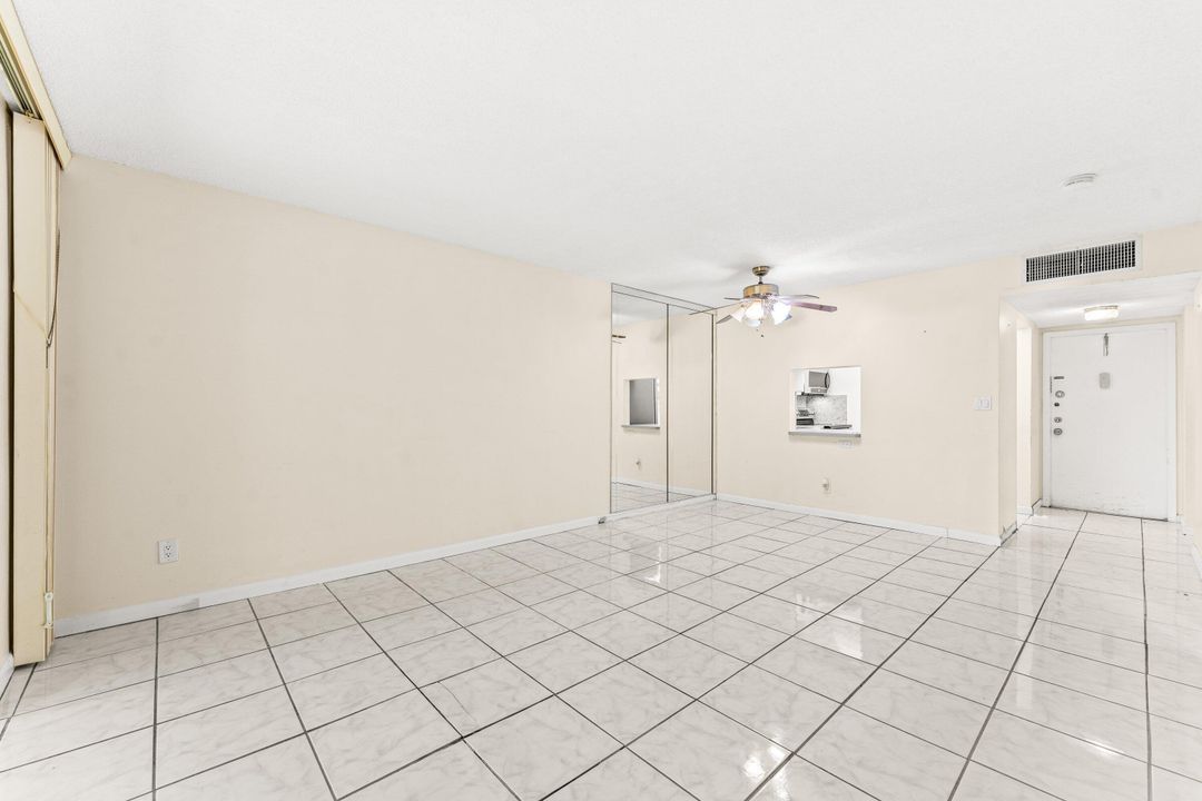 For Sale: $64,900 (1 beds, 1 baths, 660 Square Feet)