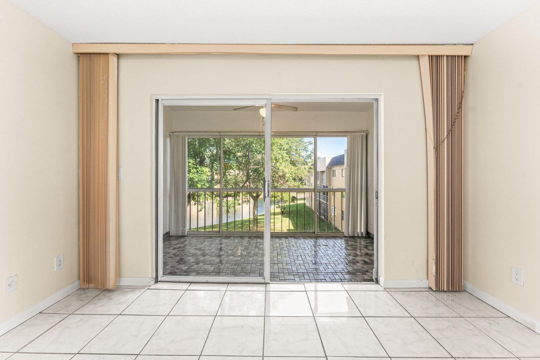 For Sale: $64,900 (1 beds, 1 baths, 660 Square Feet)