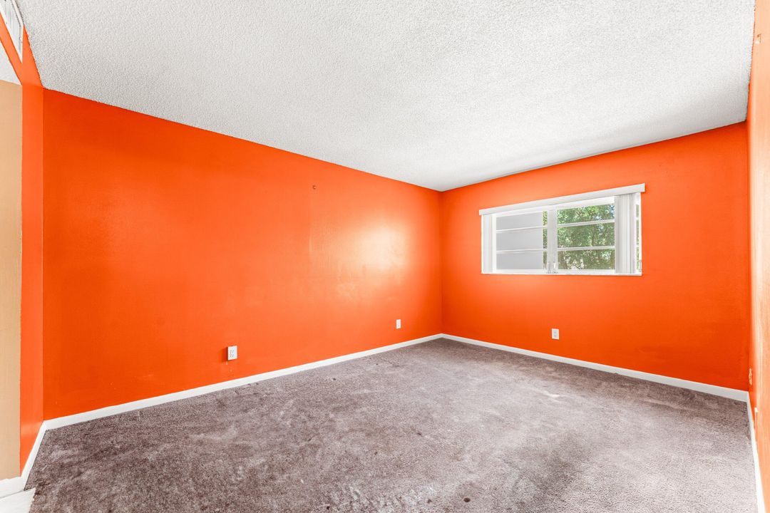 For Sale: $64,900 (1 beds, 1 baths, 660 Square Feet)