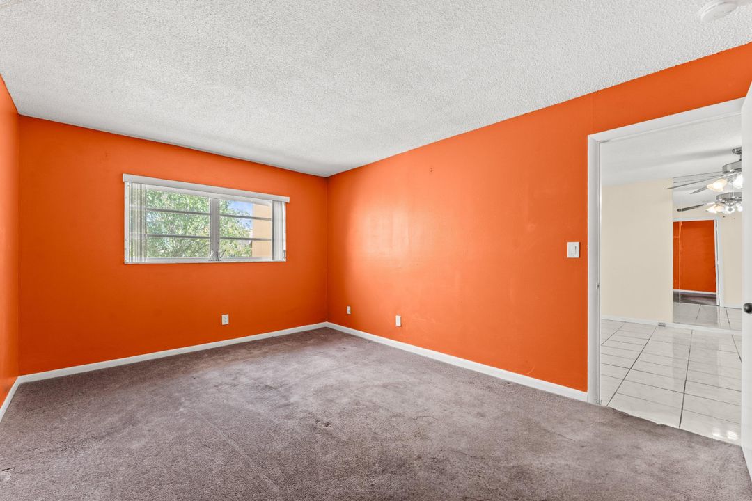 For Sale: $64,900 (1 beds, 1 baths, 660 Square Feet)