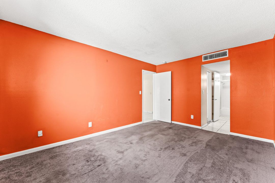 For Sale: $64,900 (1 beds, 1 baths, 660 Square Feet)