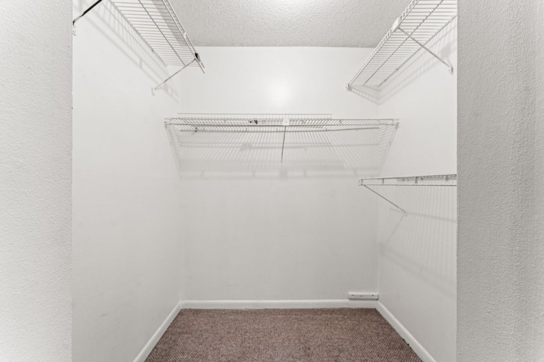 For Sale: $64,900 (1 beds, 1 baths, 660 Square Feet)