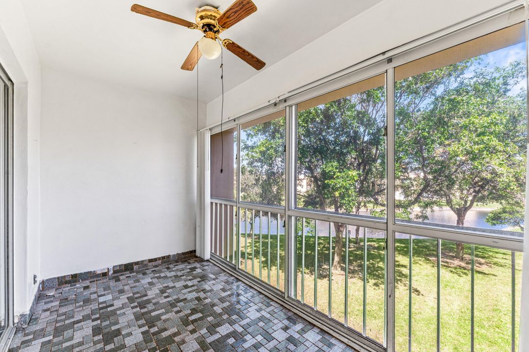 For Sale: $64,900 (1 beds, 1 baths, 660 Square Feet)