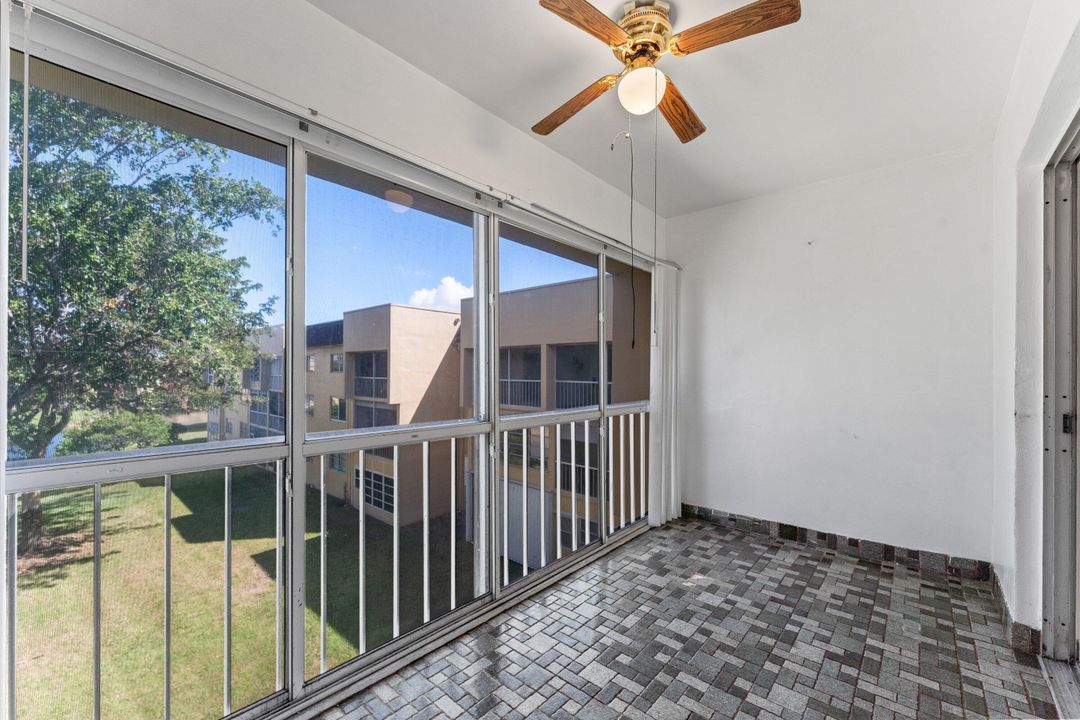 For Sale: $64,900 (1 beds, 1 baths, 660 Square Feet)