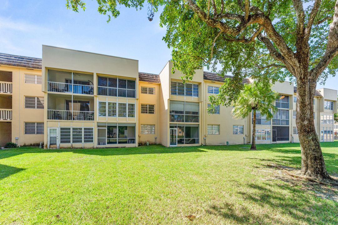 For Sale: $64,900 (1 beds, 1 baths, 660 Square Feet)