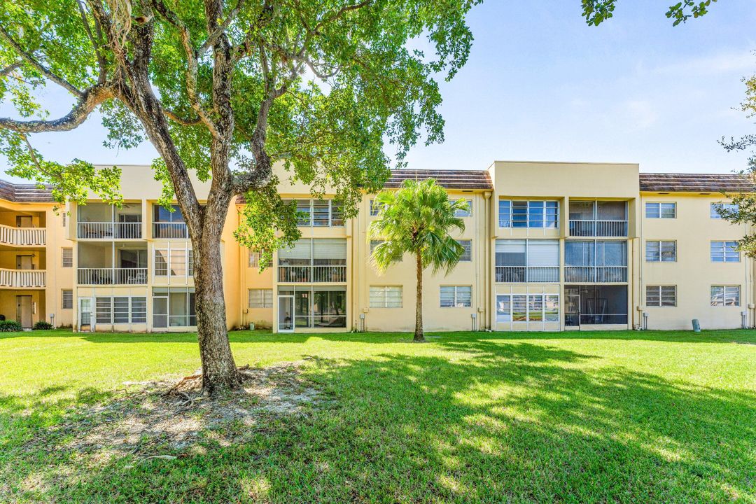 For Sale: $64,900 (1 beds, 1 baths, 660 Square Feet)