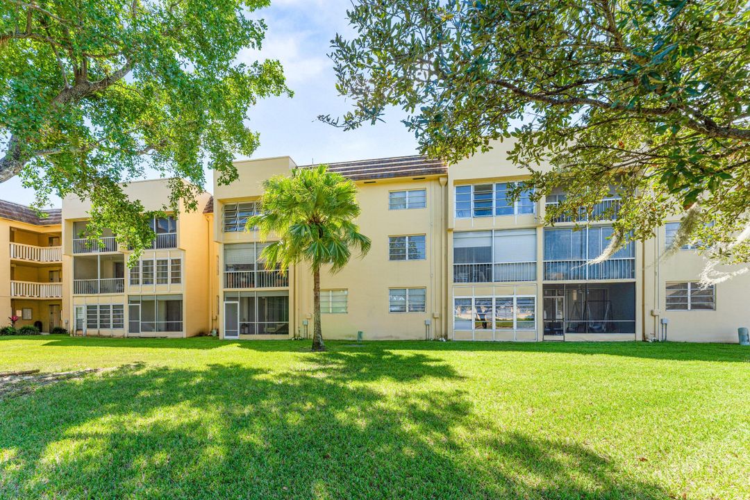 For Sale: $64,900 (1 beds, 1 baths, 660 Square Feet)