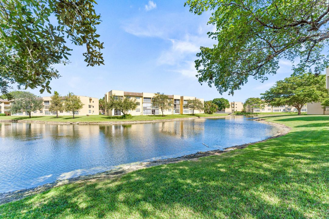 For Sale: $64,900 (1 beds, 1 baths, 660 Square Feet)