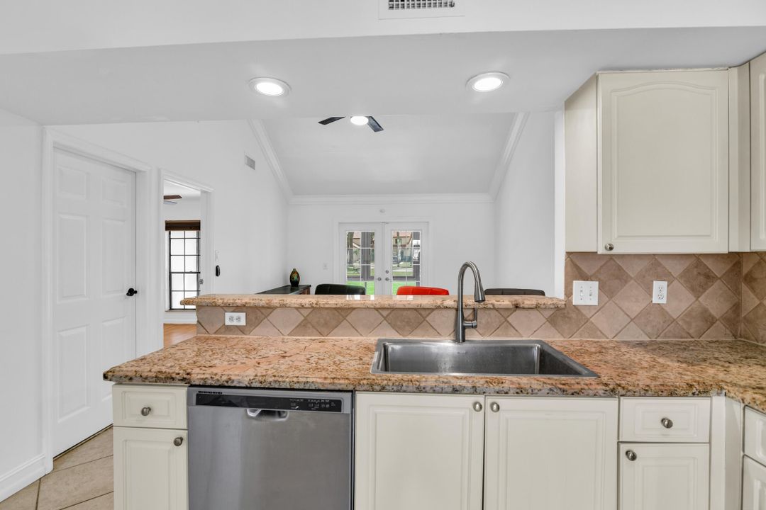 Active With Contract: $399,500 (2 beds, 2 baths, 1109 Square Feet)